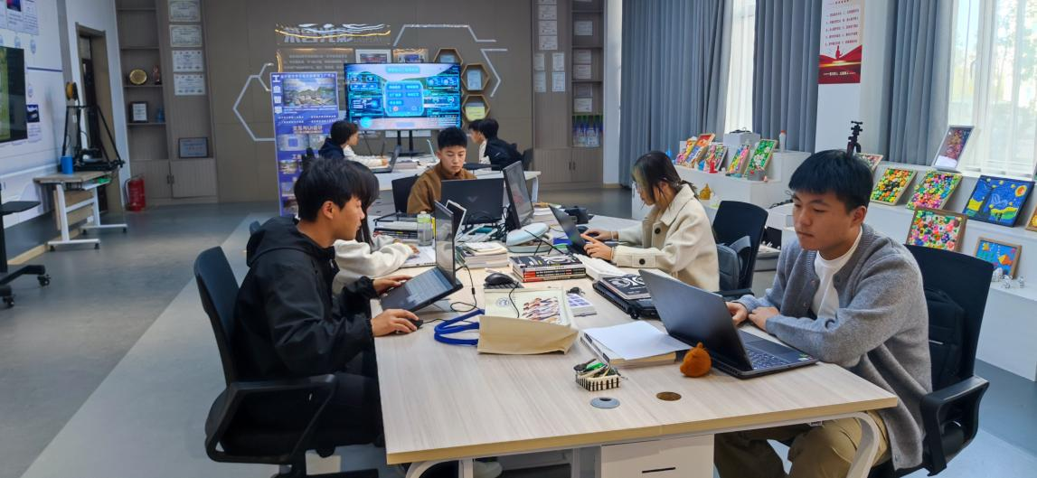 深化合作交流，共育互联网技术人才——天水市职业技术学校到校参观交流纪实